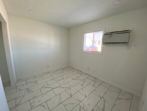 814 N Tonopah Dr in Las Vegas, NV - Building Photo - Building Photo