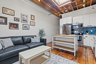 1523 Oak St in Kansas City, MO - Foto de edificio - Building Photo