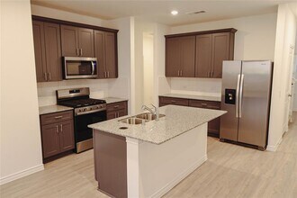 15182 Canyon Rapids Rd in Conroe, TX - Building Photo - Building Photo