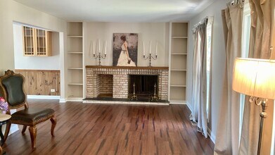 61 Foxcroft Rd in Naperville, IL - Building Photo - Building Photo