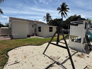 6391 SW 39th St in Miami, FL - Building Photo - Building Photo