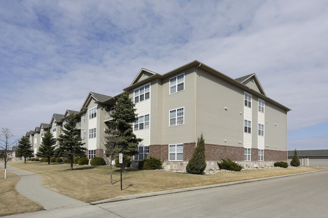 Old Orchard Apartments in Fargo, ND - Foto de edificio - Building Photo