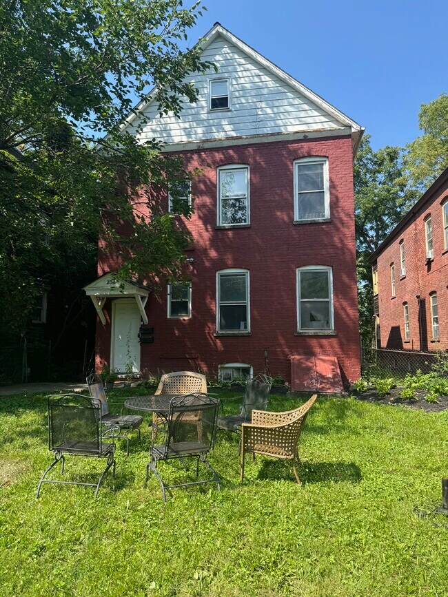238 11th St, Unit First Floor in Troy, NY - Building Photo - Building Photo