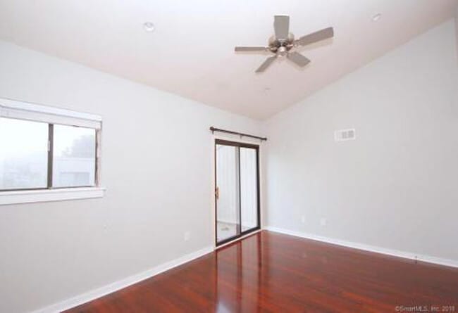 100 Hope St in Stamford, CT - Foto de edificio - Building Photo
