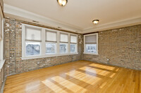 3040 W Diversey Ave, Unit 2S in Chicago, IL - Building Photo - Building Photo