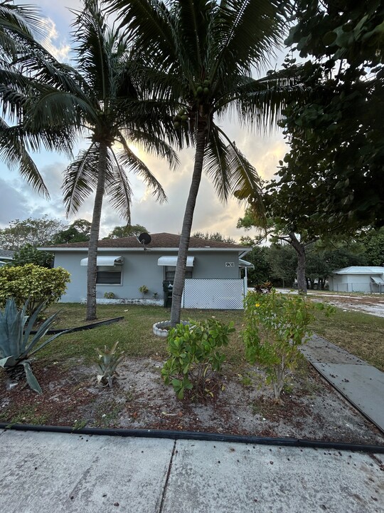 901 S N St, Unit C in Lake Worth, FL - Building Photo