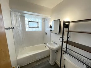 9437 Burlington Ave, Unit 3 in Brookfield, IL - Foto de edificio - Building Photo