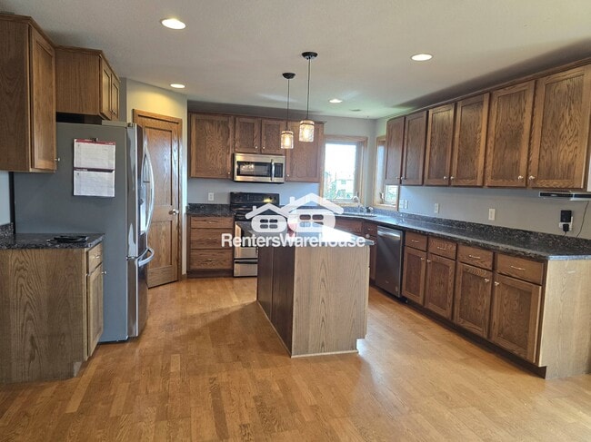 930 Aspen Cir in Watertown, MN - Foto de edificio - Building Photo
