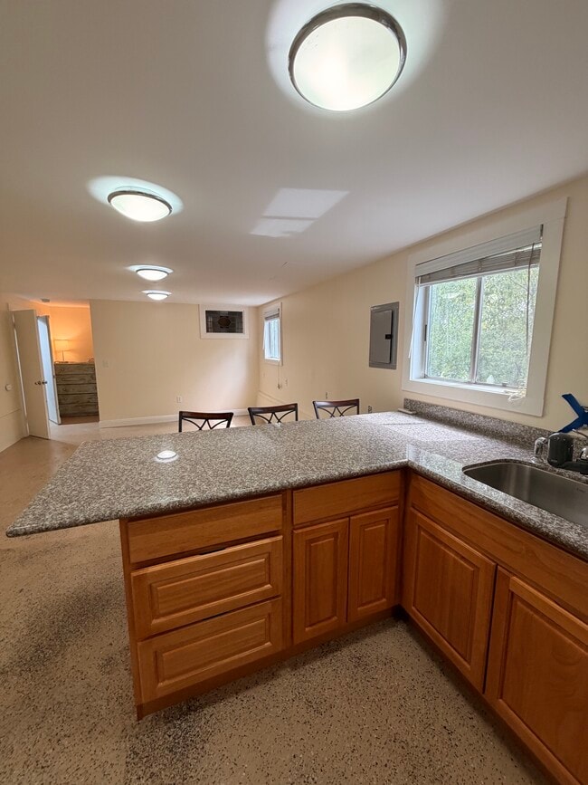 223 W G St, Unit d, Unit d