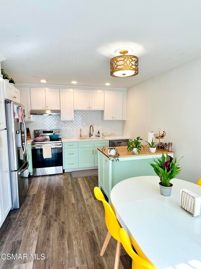 property at 2194 Dawn Ct