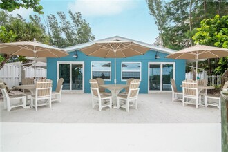 3718 Gulf Dr in Holmes Beach, FL - Foto de edificio - Building Photo