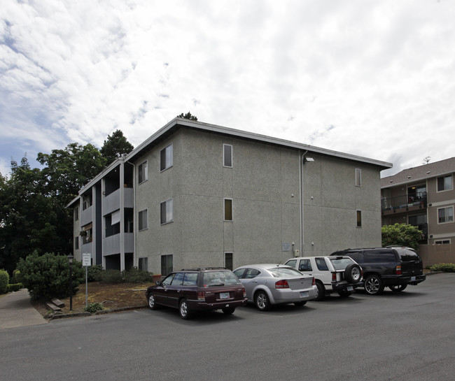 Albert's Apartments in Beaverton, OR - Building Photo - Building Photo