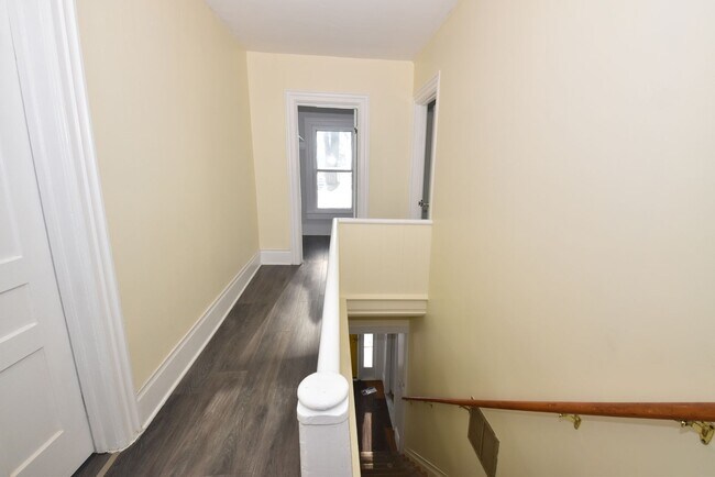 306 Pennsylvania Ave-Unit -Apartment 2 in Dowagiac, MI - Building Photo - Building Photo