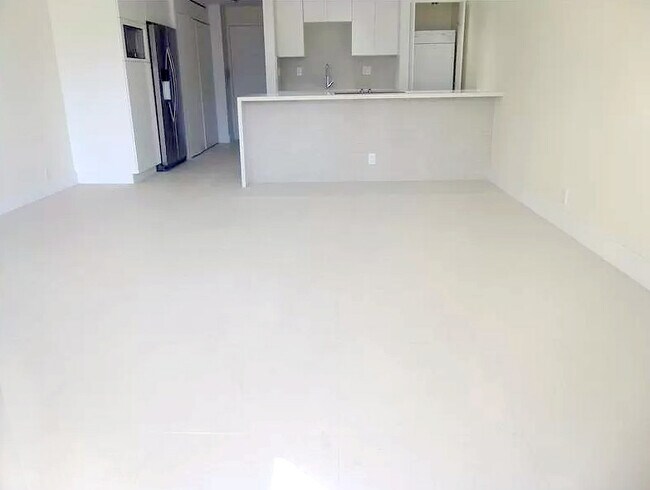 520 Brickell Key Dr, Unit #517 in Miami, FL - Building Photo - Building Photo