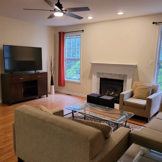 586 Brittany Cir in Nutley, NJ - Building Photo - Building Photo