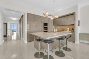 18975 Collins Ave, Unit 3901 in Sunny Isles Beach, FL - Building Photo