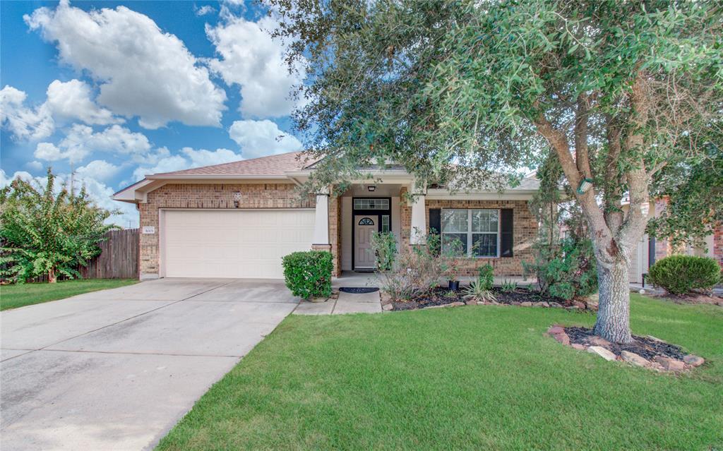 5003 Riverbridge Ct in Spring, TX - Foto de edificio