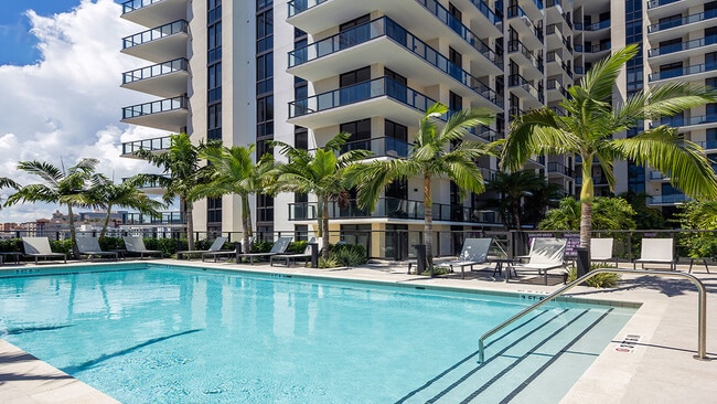 Griffis West Palm in West Palm Beach, FL - Building Photo - Building Photo
