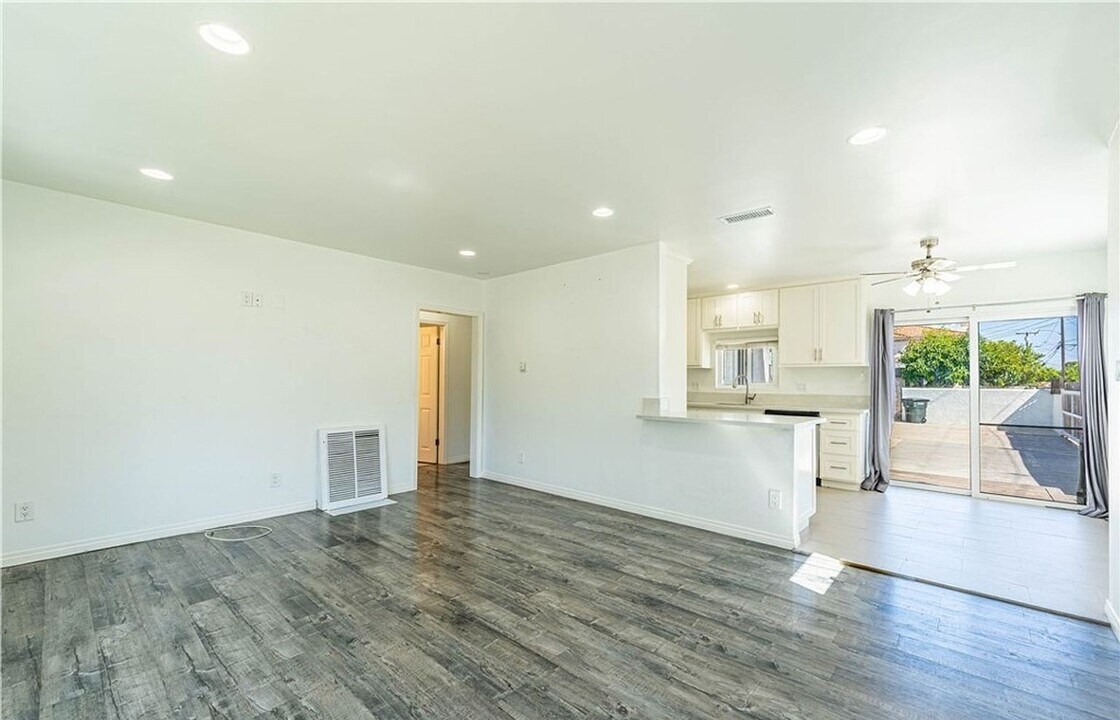 11964 183rd St in Artesia, CA - Building Photo