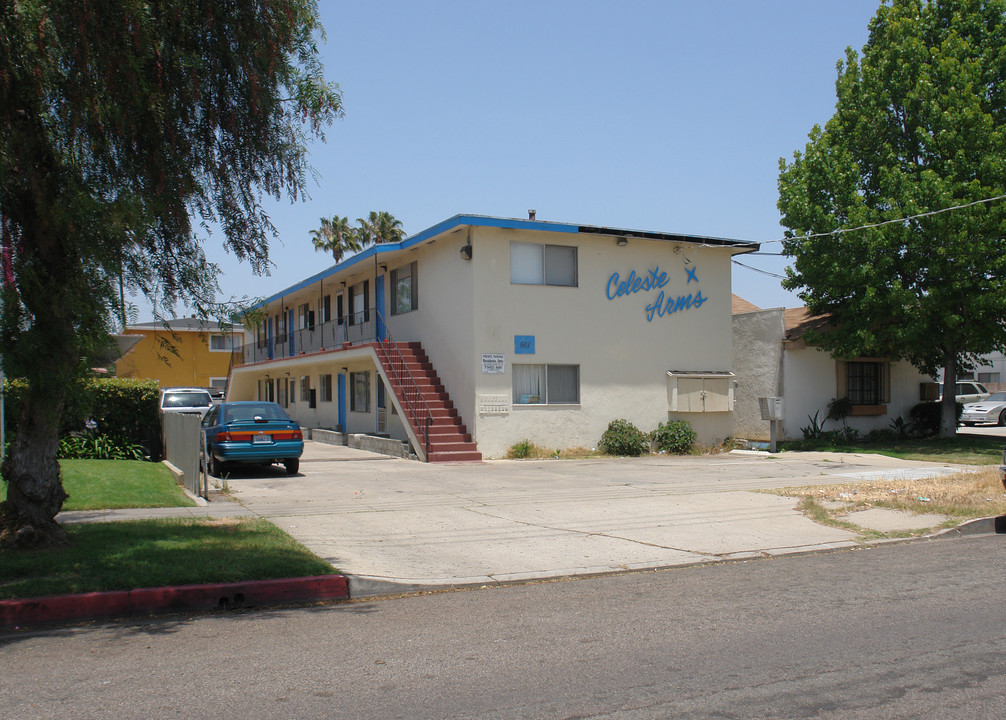 561 D St in Chula Vista, CA - Building Photo