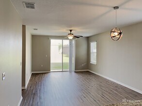 1617 Tamarind Rd in Davenport, FL - Foto de edificio - Building Photo