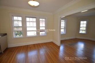 27 High St, Unit 1 in Brookline, MA - Foto de edificio - Building Photo