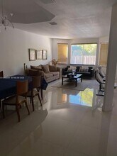 7262 NW 113th Pl in Doral, FL - Foto de edificio - Building Photo