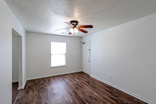 8506 Standing Oak Dr in Louisville, KY - Building Photo - Building Photo
