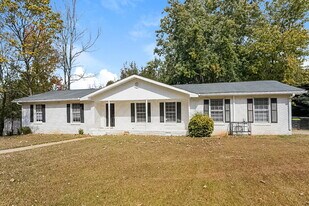 5010 Ailene Dr in Douglasville, GA - Building Photo