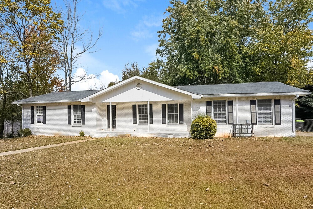 5010 Ailene Dr in Douglasville, GA - Foto de edificio