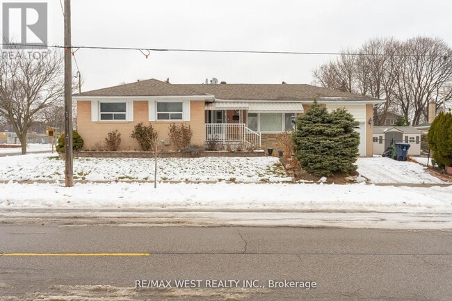 property at 28 Paragon Rd