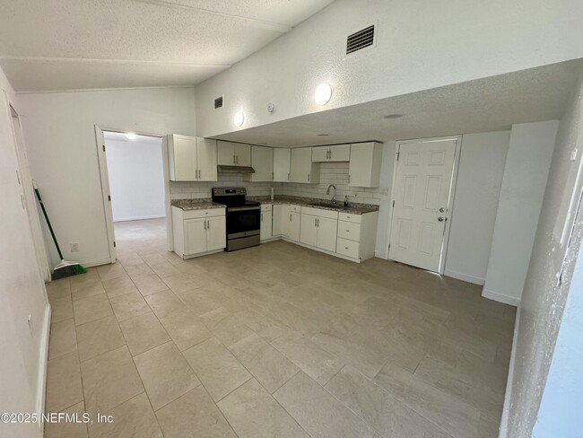 2155 Belvedere St in Jacksonville, FL - Building Photo - Building Photo
