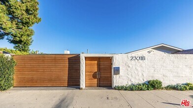 23018 Pacific Coast Hwy in Malibu, CA - Building Photo - Building Photo