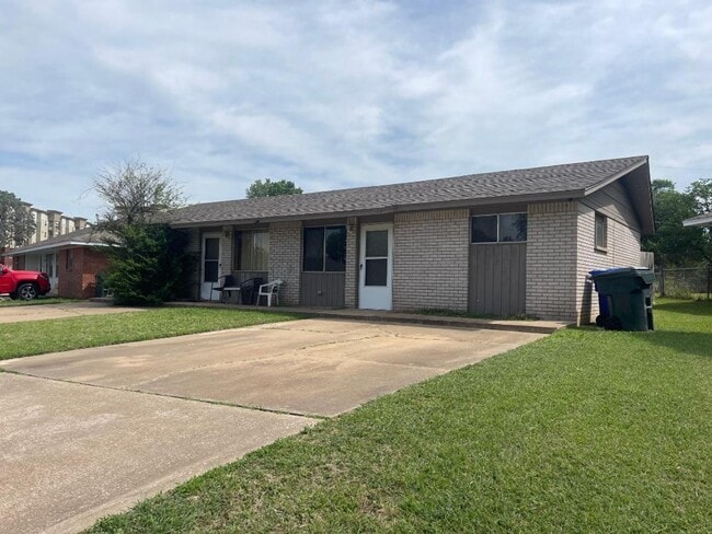 911 Deonne Cir in Norman, OK - Building Photo - Building Photo