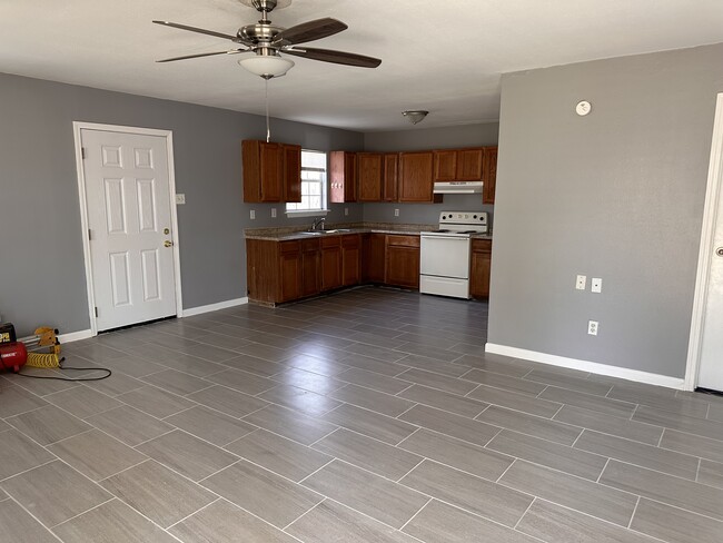 343 Village Dr, Unit 2 in Somerset, TX - Building Photo - Building Photo