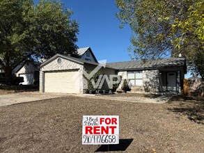 7915 Oval Meadows in San Antonio, TX - Foto de edificio - Building Photo