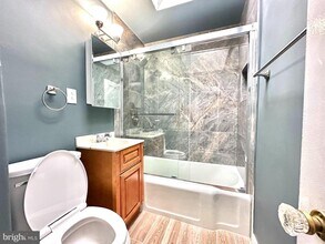 1517 E Walnut Ln in Philadelphia, PA - Building Photo - Building Photo