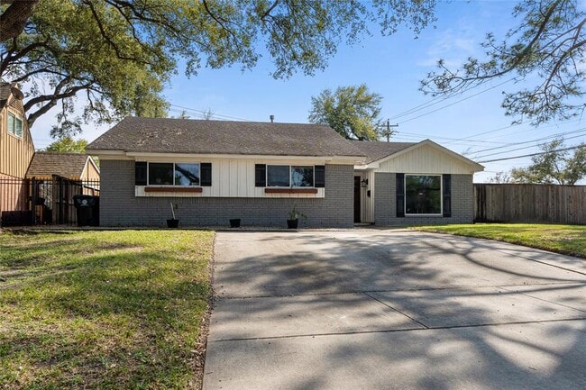 9655 Meadowland Dr in Houston, TX - Building Photo - Building Photo