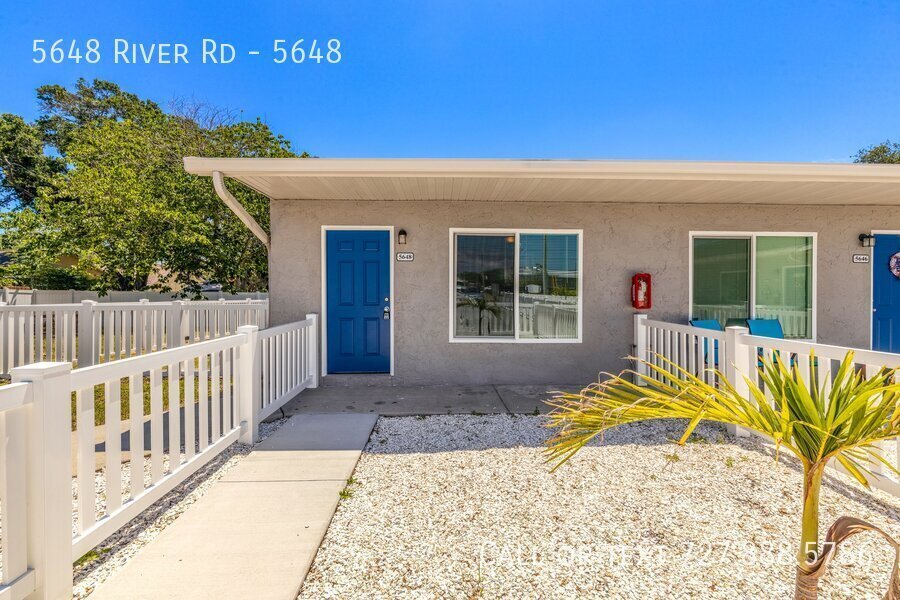 5648 River Rd in New Port Richey, FL - Building Photo