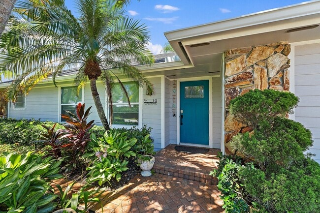 property at 10 SE Splitrail Cir