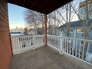 34 Speridakis Ter, Unit 3 in Cambridge, MA - Foto de edificio - Building Photo