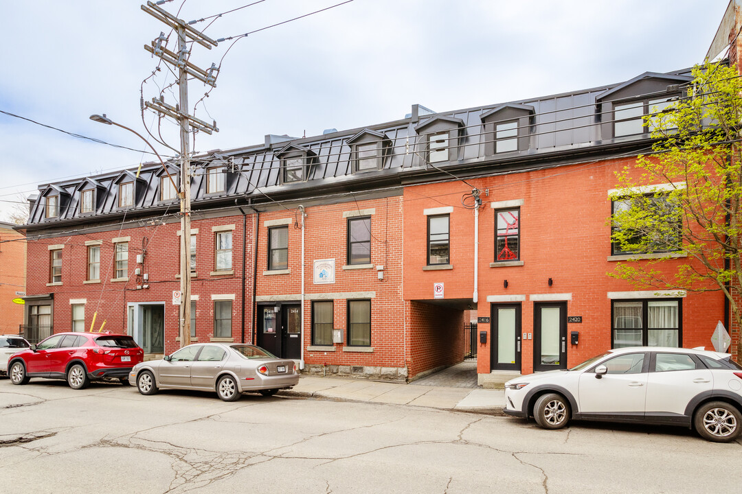 2410 De Châteauguay St in Montréal, QC - Building Photo