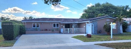 14760 Lewis Rd in Miami Lakes, FL - Building Photo - Building Photo