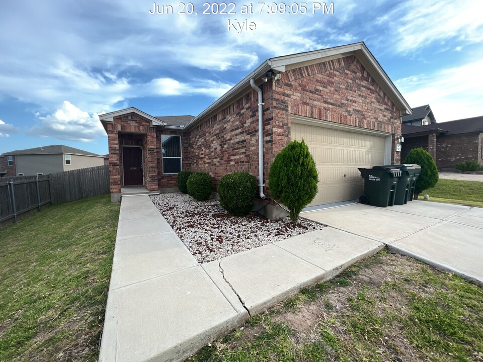 510 New Bridge Dr in Kyle, TX - Building Photo