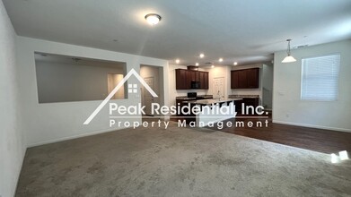 5207 Morning Bird Way in Sacramento, CA - Building Photo - Building Photo