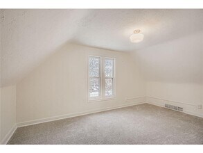 84 Isabel St W in St. Paul, MN - Building Photo - Building Photo