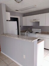 1652 Cedar Lake Dr, Unit D in Baton Rouge, LA - Foto de edificio - Building Photo