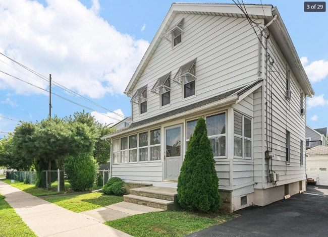 32 Major St in Clifton, NJ - Building Photo - Building Photo