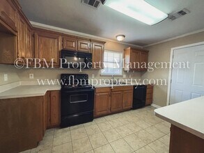 107 Myrtle Ave in Waxahachie, TX - Building Photo - Building Photo