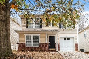 2011 Dunsmore Ln in Waxhaw, NC - Building Photo